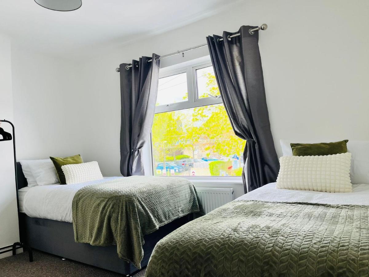 Comfy Home For Contractors And Families With Free Parking - Sage View Aldershot Exteriör bild